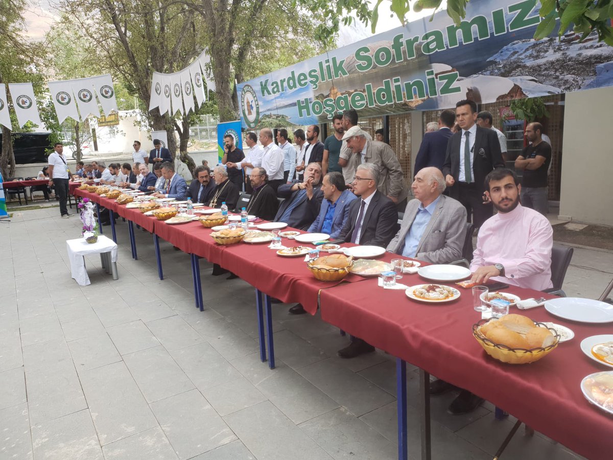 OsmanGulacarTR's tweet photo. Bugün Kültür ve Turizm Bakanımız Sayın @MehmetErsoyTR'un da katılımıyla Akdamar Adasında düzenlenen ayine misafir olduk. Ayinin ardından Gevaş Belediyesi ve Valiliğimizin düzenlemiş olduğu "Sevgi Sofrasında" buluştuk. https://t.co/KAjaWF5o6y