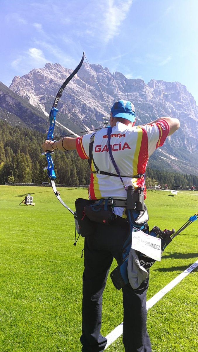 RFETA's tweet photo. Poco más de 30 minutos para que de comienzo la final de David en el Campeonato del Mundo de Campo en Cortina d'Ampezzo.
David García vs Jonsson 🇸🇪
¡MUCHA SUERTE CRACK!
La podéis vivir en directo aquí:
https://t.co/7KXobd65eE
#TeamESP
#wafc2018
#WAFCRFETA18 https://t.co/9RBj1qsBcm