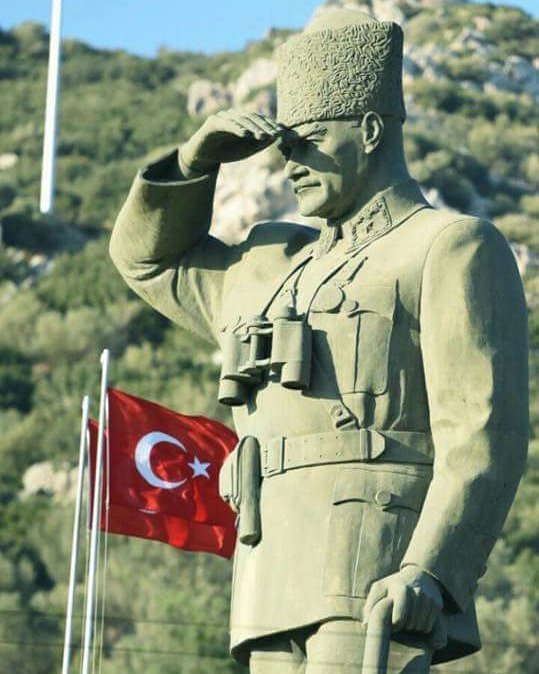 Bütün cihan işitsin ki efendiler,artık İzmir hiçbir kirli ayağın üzerine basamayacağı kutsal bir topraktır.  
#MustafaKemalATATÜRK
#9Eylül1922