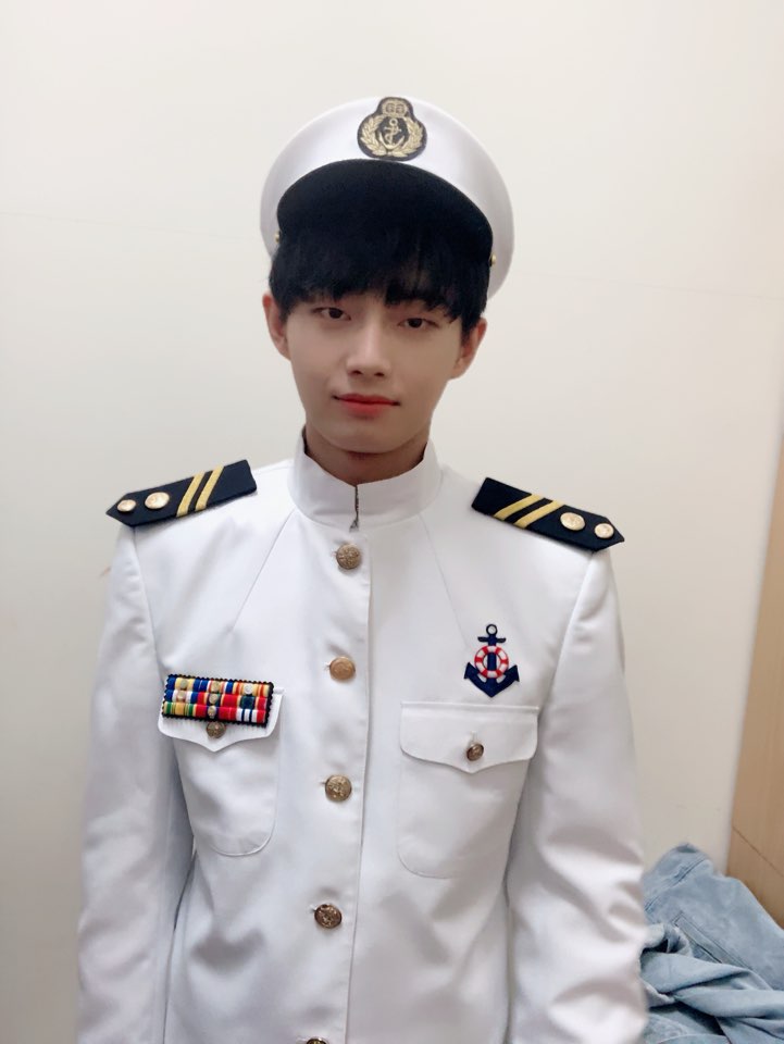 LONGGUOofficial's tweet photo. [#김용국] 이번 한 주도 고생많았어요!!
새로운 한 주도 힘내요!! https://t.co/LPq9bIRtJL