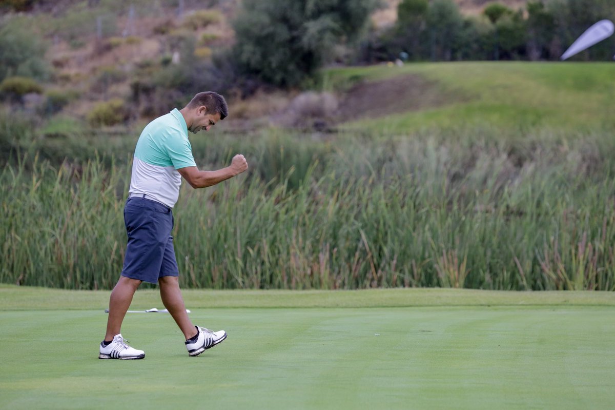 olagolf's tweet photo. Putt de 5 metros para birdie.....¡ENTRÓ! 👏👏😃😉 #Golf de altísimo nivel en @AtalayaGolf #AMTour18 Race to #CostaDelSol #CostaDelGolf https://t.co/x5Npj5edja