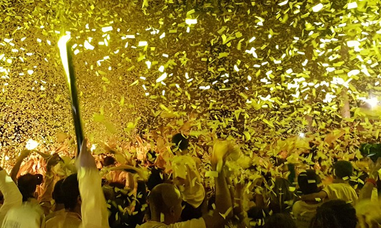 SantsaToday's tweet photo. FESTES | UN JOVE SADURNINENC NO BOTA AL FINAL DE LA DE LA FIL·LOXERA I ES CONVERTEIX EN VILAFRANQUÍ 
https://t.co/7zeb9Luaxy #santsadurni #fires2018 #vilafranca #penedes #filoxera #filoxera2018 #festa #groc https://t.co/vXkSIR8QkY