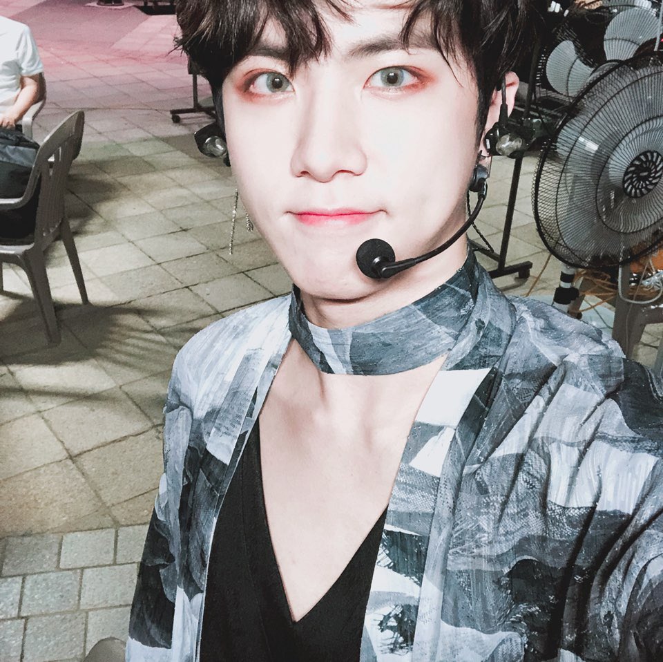 KDH_official's tweet photo. 오늘 함께한 AMN 빅콘서트 즐거운 시간 보내셨나요? 여러분들이 보내주신 응원 덕분에 있는 힘껏 충전했어요😍 우리 팬분들 오늘도 최고👍🏻 조심해서 들어가시고 함께 해줘서 고마��요! 12일 뮤콘 쇼케이스에서 만나요😁😁

#김동한 #Kimdonghan #amn빅콘서트 https://t.co/INJXWlZYna