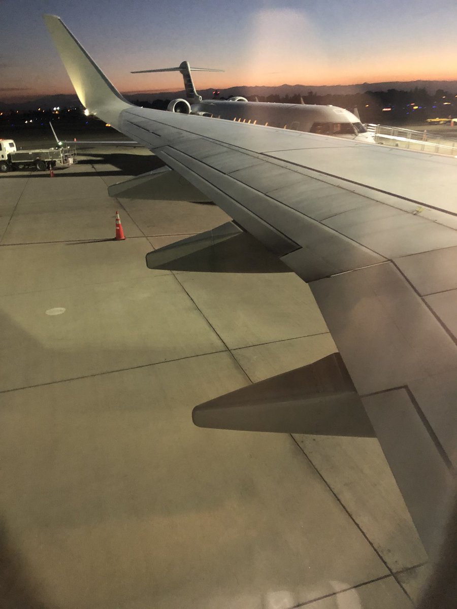 _Santi_O's tweet photo. Early Morning flight to Nashville, TN.  Fun week ahead! https://t.co/8TbOsdMDpV
