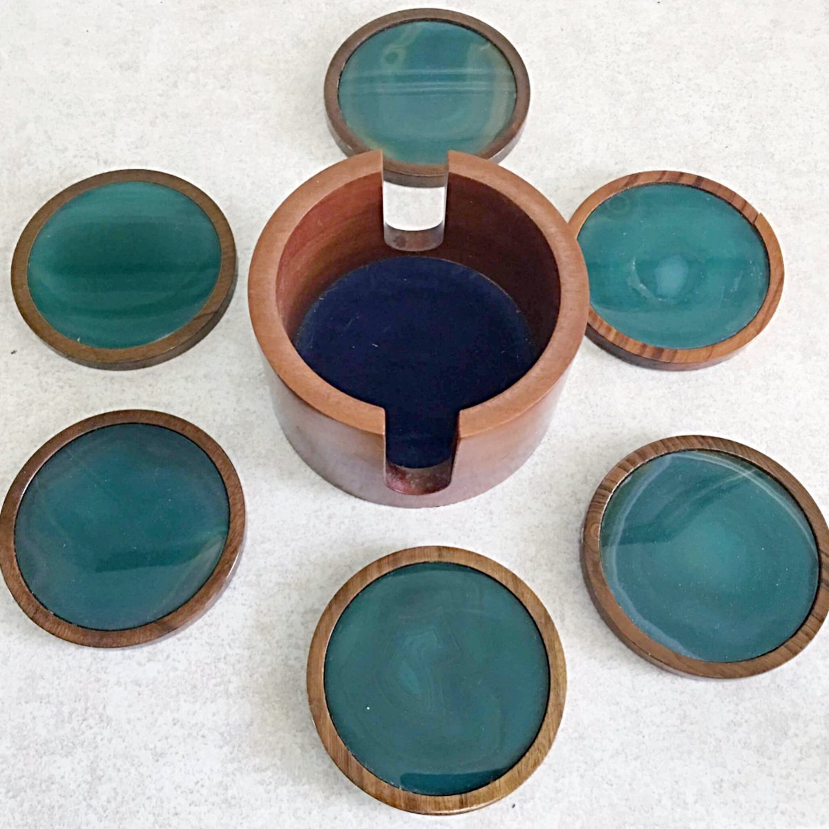 NewEarthGifts's tweet photo. New Product Alert! Agate Coaster 7 Piece Teal Set | New Earth Gifts - Check it out here: https://t.co/RkFLQjmrFh
#NewEarthGifts #InstaStyle https://t.co/cKg22TBnkL