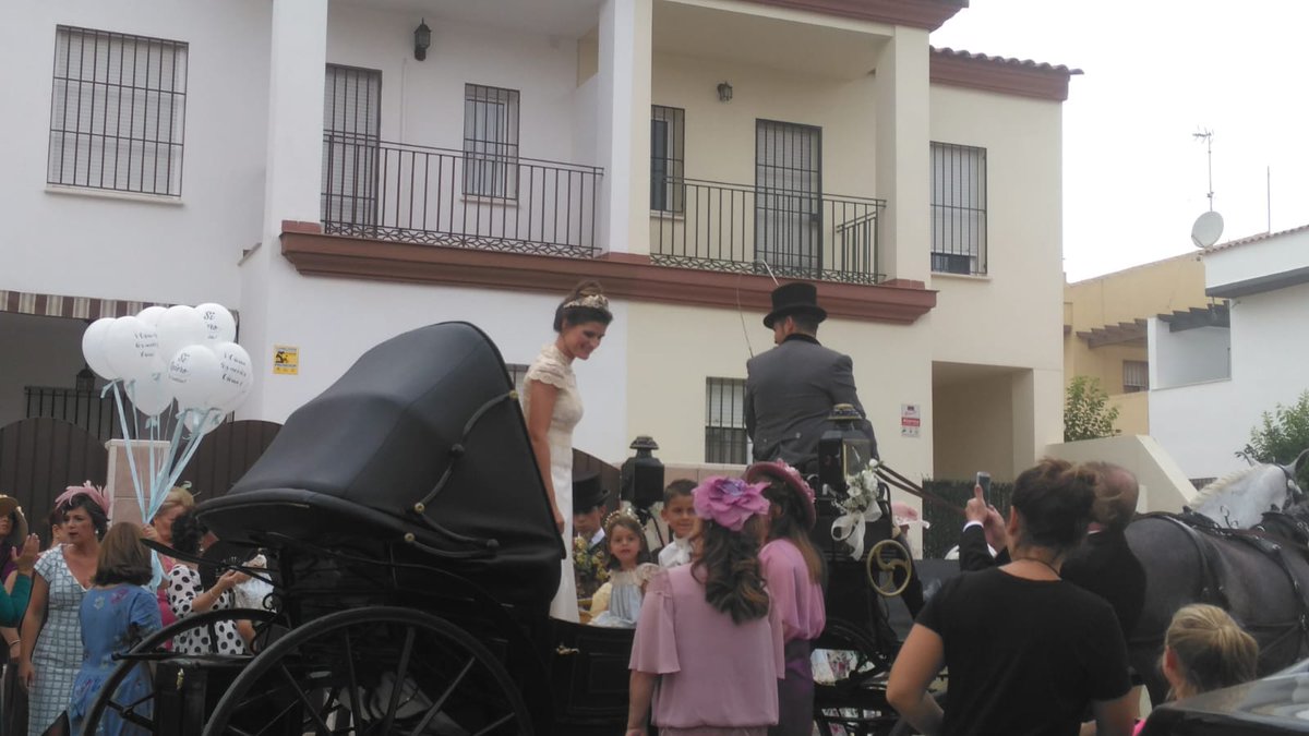 carruajesmaestr's tweet photo. 💖💖💖💖💖
Os dejamos algunos momentos de las dos BODAS en las que tuvimos el honor de participar ayer 08/09/2018
🥂¡Felicidades a los recién casados! 🥂
*Empezamos septiembre agradeciendo la confianza depositada en nosotros. 👏👏👏
#Bodas #weddings #weddingday #Coches https://t.co/0jCgoKWj9m
