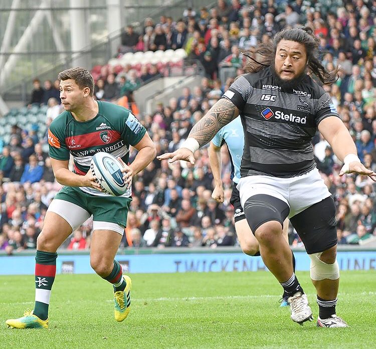 Look at the size of my big mate <a href="/logoviimulipola/">Logovii Mulipola</a> 🤣🤣 im running for my life so he doesn’t squash me. Thanks everyone who came out to support the team was great to hear you in full voice. Great seeing some old team mates post game.