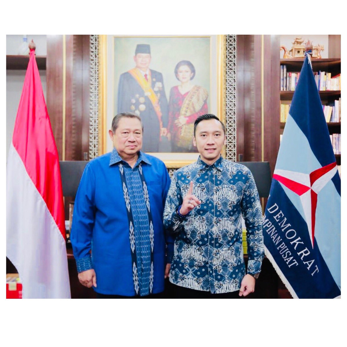 Edhie_Baskoro's tweet photo. My #1 Komandan “Pepo” @SBYudhoyono . Keep Smiling and Lead Us to the Greatness with your Wisdom. Dirgahayu Partai Demokrat @PDemokrat @FPD_DPR . #StriveForGreatness #DemokratPeduliBeriSolusi #PDS14P #DemokratMenangRakyatSenang #NasionalisReligius #DemokratForAll https://t.co/99bWXq9GdA