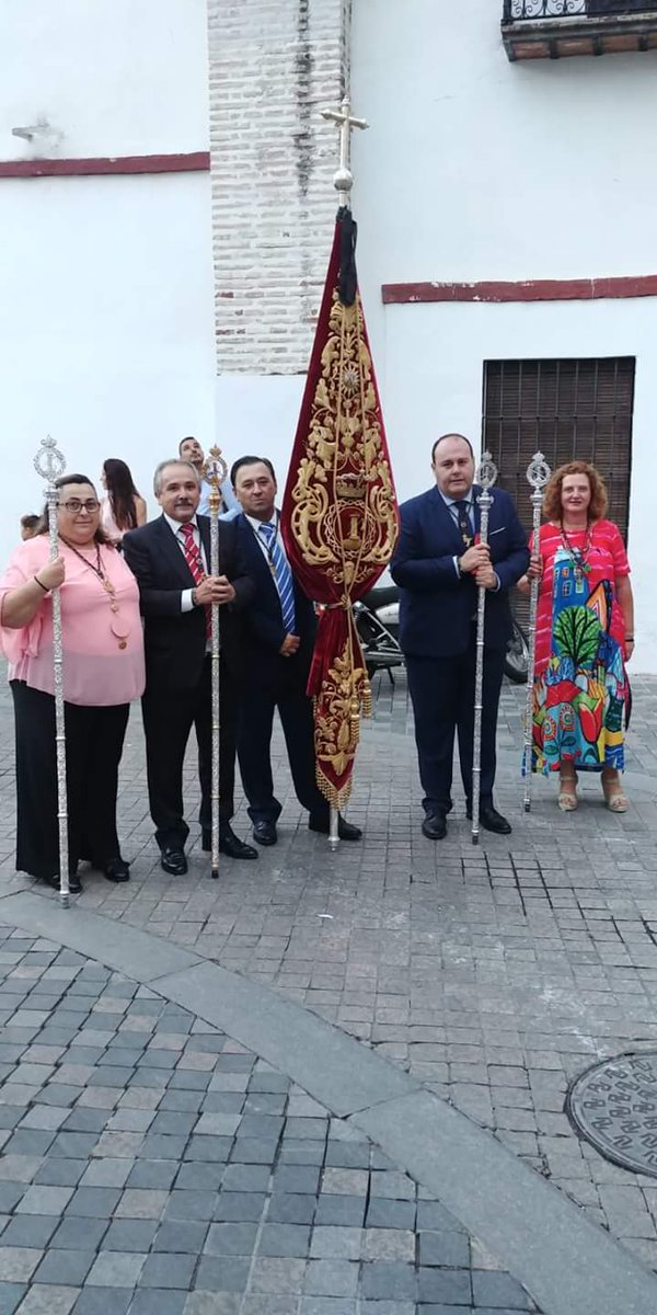 Representación de Nuestra Hermandad en el día de ayer, durante la procesión de Nuestra Patrona.