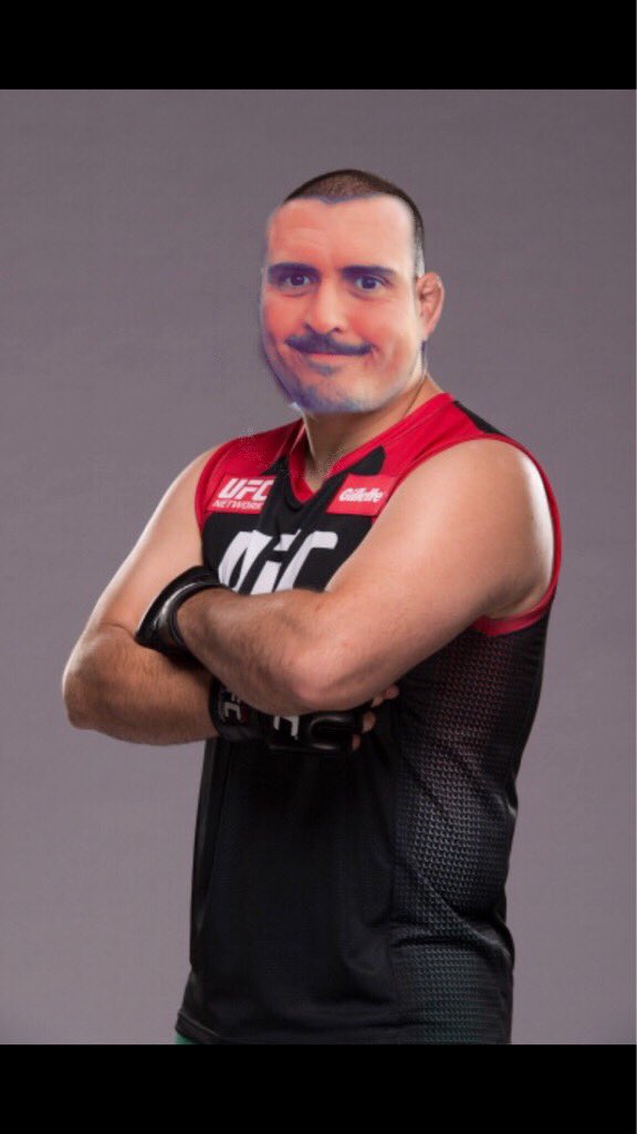 rightiotomdans's tweet photo. Old man bought me this new vest from town lol I look good in it fellas new haircut aswell lol italians station road did it and got twsh now lol shadow boxing out the back now lol then feed up later and watch xfactor soak my hands in petrol work in the morning https://t.co/1wIrg8KDnD