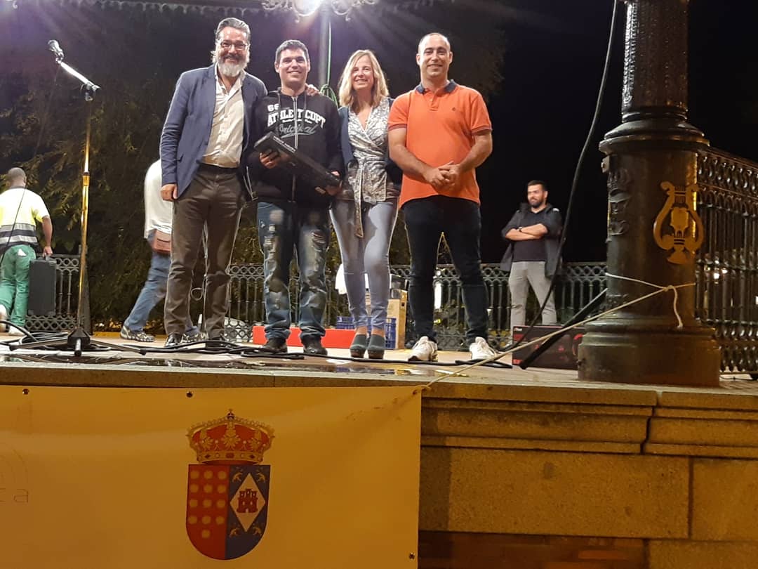 AytoBrunete's tweet photo. 🔶Nuestro alcalde, @BorjaGIglesias, y la concejal Nuria Molina entregaron ayer los premios del Concurso de DJ. 1° DJ Marcos y Josue; 2° DJ Vitty; 3° DJ Miguel. ¡Enhorabuena! @INFORFRAN 🔝🔝🔝 https://t.co/xkzLGHiQ8S