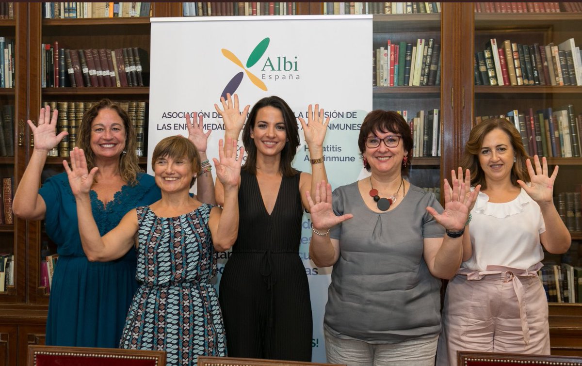 NoInvisibles's tweet photo. Hoy Día Mundial de la #CBP
Colangitis Biliar Primaria 
#InternationalPBCday
Hazla visible subiendo tu foto con el hashtag #alzatusmanosporlaCBP
Conoce @AlbiEspana y la CBP
No estas sol@! #cambiaelcolor ⤵️
https://t.co/qPP1zVhgHq https://t.co/EVQ4cGaRIt