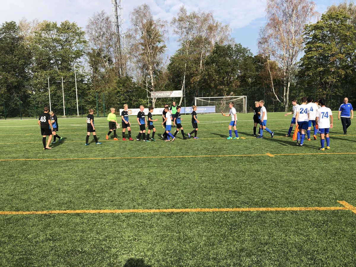 FC_Inter_05's tweet photo. Aurinkoisella urheilupuiston yläkentällä punaiset pelasivat tasaisen ja maalittoman pelin TuNL P05 Sinisiä vastaan.
Kiitokset Julien &amp; José sekä  @TuNL:n pojat kaikista yhteisistä peleistä vuosien varrella! #fcinterjuniorit #enemmänyhdessä #yhtäsuurtajalkapalloperhettä https://t.co/9pJTmPkpqz