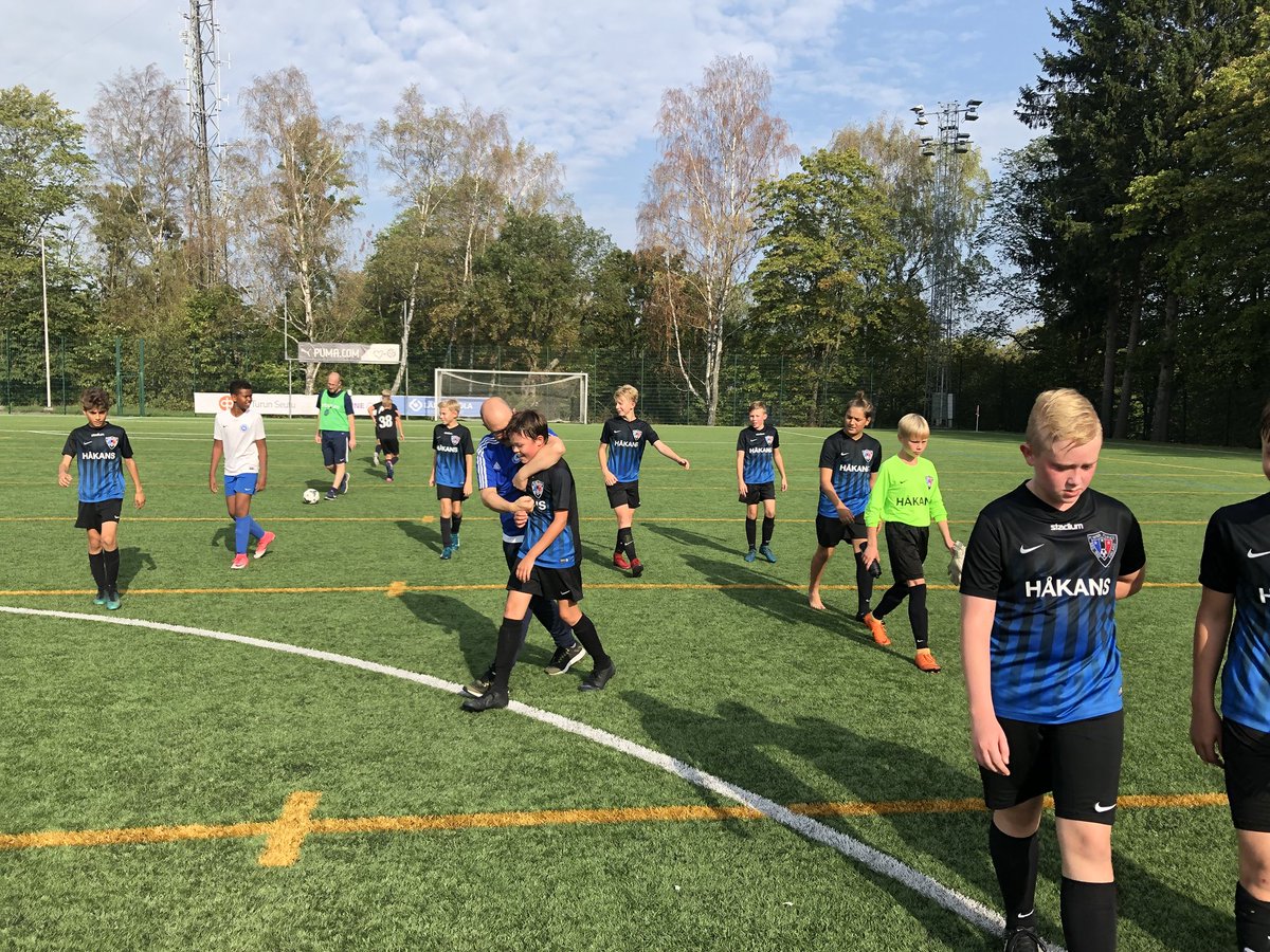FC_Inter_05's tweet photo. Aurinkoisella urheilupuiston yläkentällä punaiset pelasivat tasaisen ja maalittoman pelin TuNL P05 Sinisiä vastaan.
Kiitokset Julien &amp; José sekä  @TuNL:n pojat kaikista yhteisistä peleistä vuosien varrella! #fcinterjuniorit #enemmänyhdessä #yhtäsuurtajalkapalloperhettä https://t.co/9pJTmPkpqz