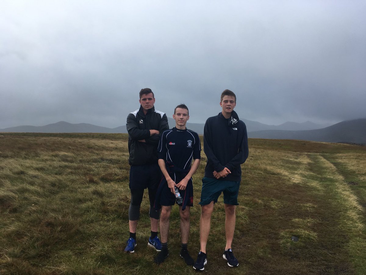 What better way to spend a  dreich Sunday morning...? #hillrunning #SixthFormhillrunningclub