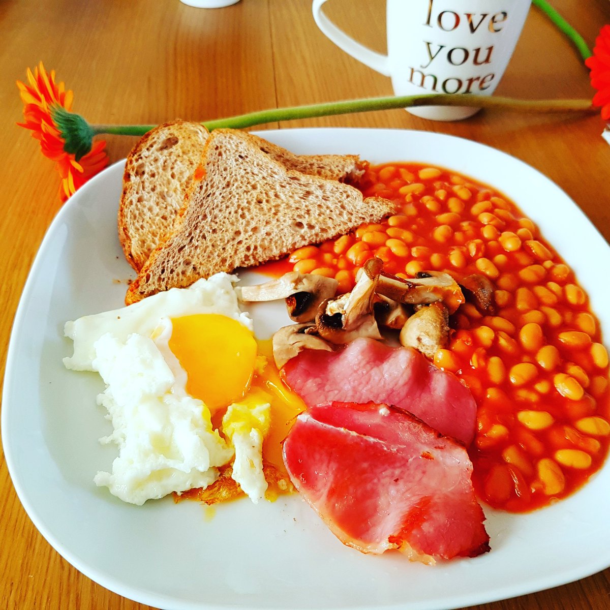 LacheHandbridge's tweet photo. Started the day the Slimming World way...even better that it was cooked for me 😆 #beans #eggs #bacon #toast #mushrooms #englishbreakfast #healthyextrab #healthyextras #healthyfood #freefood #speedfood #mugoftea #delicious @SlimmingWorldUS @SlimmingWorld https://t.co/DIsAcG2hm4