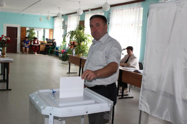 Андрей Фитисов: долг каждого теплоогаревца – прийти на выборы
В числе первых на избирательном участке №2024 свой выбор сделал глава администрации муниципального образования Тепло-Огаревский район Андрей Фитисов
gazetateploe.ru/news/andrey-fi…