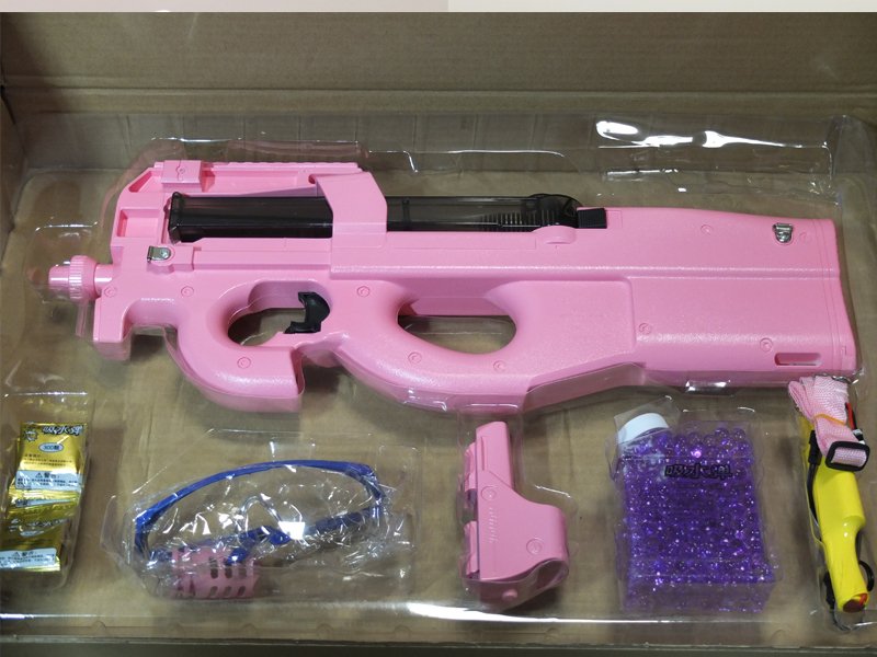 azusarei's tweet photo. ぷよぷよゼリー弾なる物を撃ち出す玩具銃を手に入れました！ちょっと大きめの仁丹みたいなのを水に浸して3時間で完成！銃はなぜかピンクのP90！電動でゼリー弾をバシバシ撃ち出します！レーザーポインタ付き！ゼリー弾は当たるとすぐに砕けるので安全性高め。安全メガネ付き（＞ｖ＜ｂ https://t.co/g3iex4YPJF
