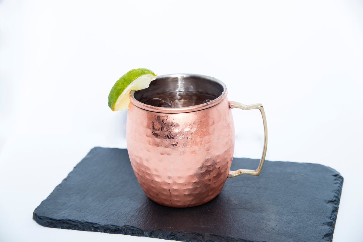 ¡Marchando un Moscow Mule para terminar bien la semana! Los domingos te mereces un buen capricho y en <a href="/marketbarcelo/">Food Market Barceló</a> lo encontrarás. 🍸🎉 #foodmarketbarcelo #madrid #gastronomia #musica #planesmadrid #findesemana #domingo #felizdomingo #cocteles #moscowmule