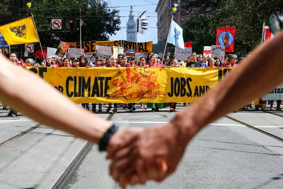 courrierinter's tweet photo. À San Francisco et dans le monde, des marches pour “résoudre la crise climatique” https://t.co/puyln9G2BY https://t.co/ckxZjHgtPn