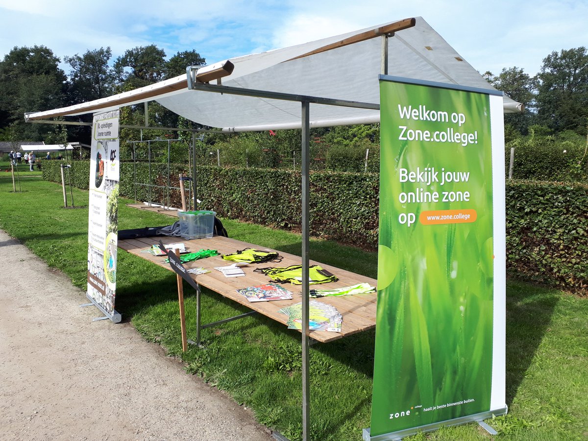 aocoostmbogroen's tweet photo. Vandaag staan wij bij de Moestuin van Landgoed @kasteeltwickel komen jullie ook een kijkje nemen? #moestuindag #groen #hovenier #mbo #zone.college #zonecollege #onderwijs https://t.co/twBPAReC6Z