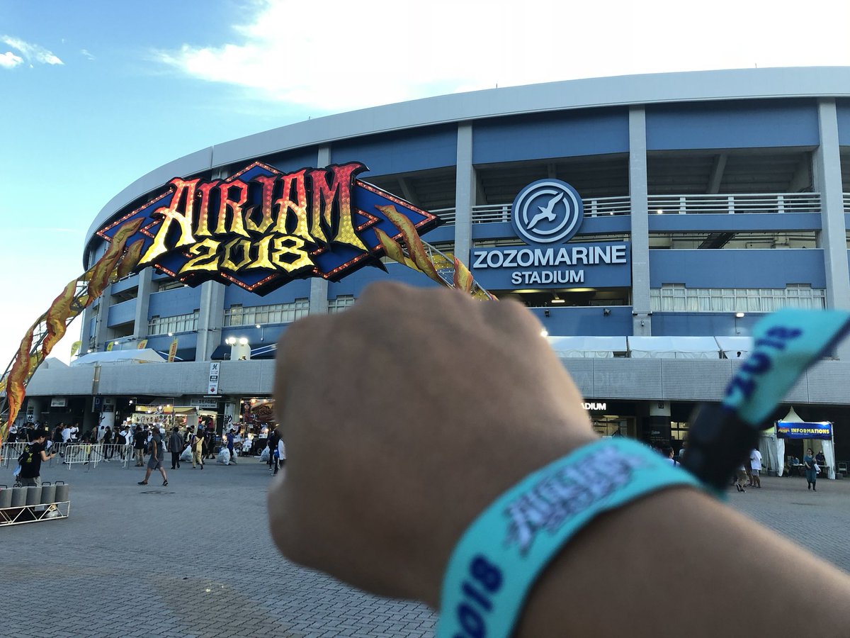 yoshiaki82's tweet photo. AIRJAM2018きた！高校の時コピバンしたハイスタのライブ何年ぶりやろう楽しみや！ #airjam https://t.co/yeqGgQUWJo
