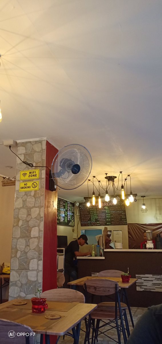 LArtagame's tweet photo. Ang ganda ng ambiance. Today's Gala 2/3. 🙂💓 #Kopibreak https://t.co/JwTlfudkCN