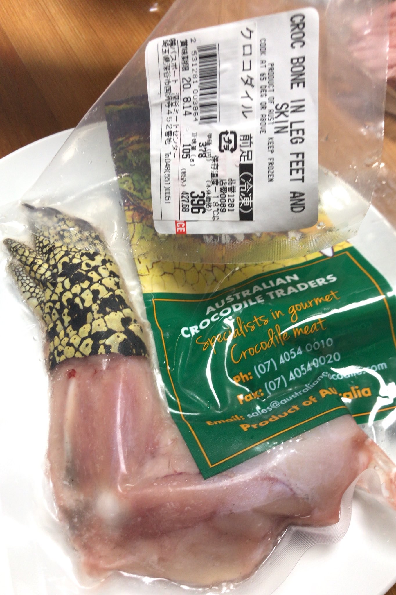 Skrr 業務スーパーに行ったら ワニ肉売っててたので思わず買ってしまった ワニって分かりやすいように皮残してあってわろたw T Co 1taftfmu3t Twitter