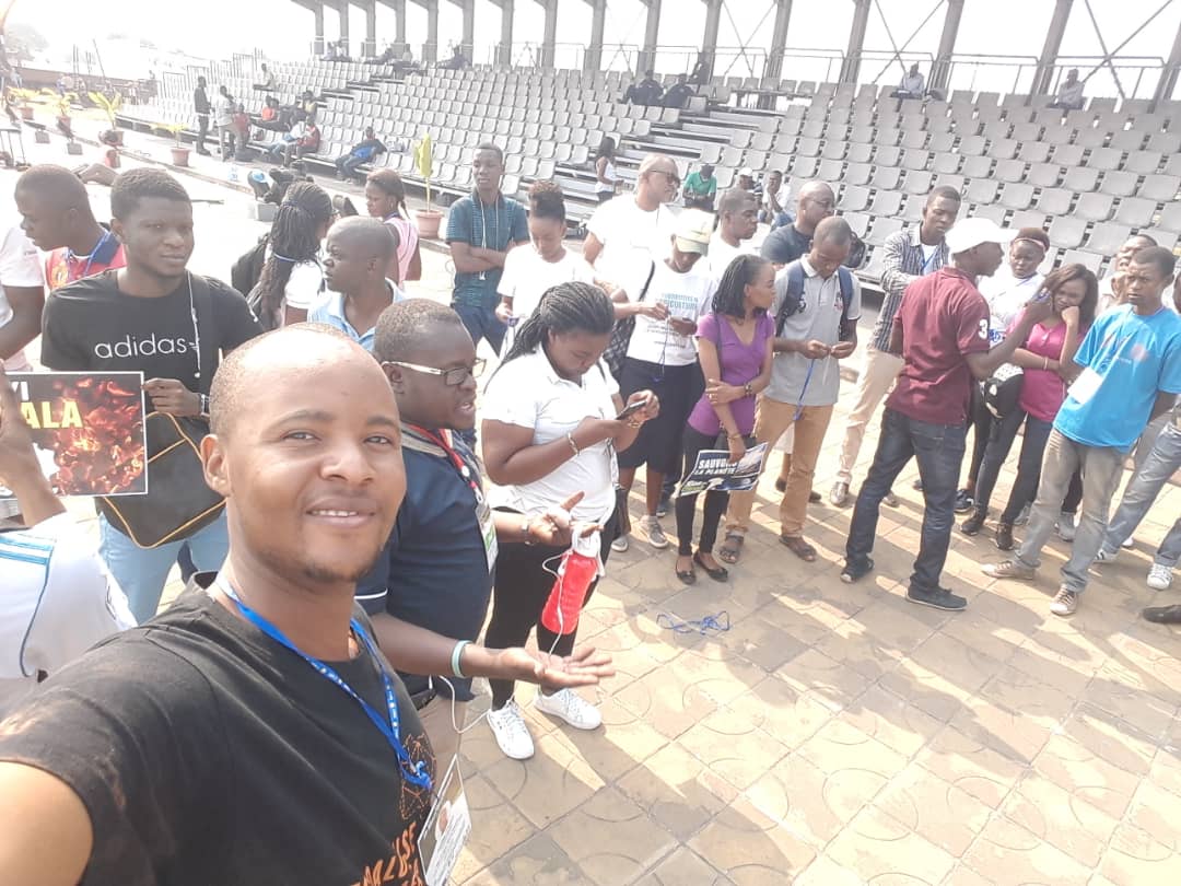 UyondukaPercy's tweet photo. La sensibilisation des jeunes autour des énergies 100% renouvelables en #RDC avec @UyondukaPercy @Hlcasbl @AndreMoliro #Riseforclimate dans le cadre de #MJERDC appuyer par le @PNUDRDC @LezIdees @350Africa @greenpeacefr https://t.co/6jEJgcSDxF