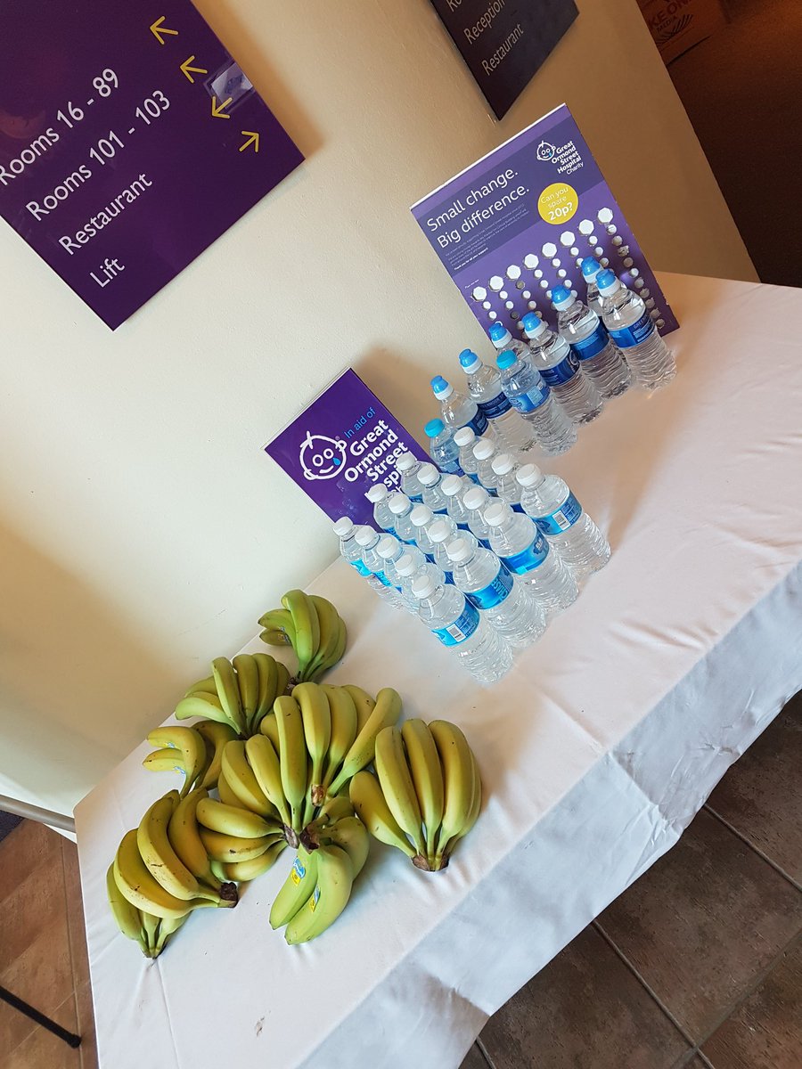 Bananas and bottles of water at the ready this morning for the runners #GreatNorthRun