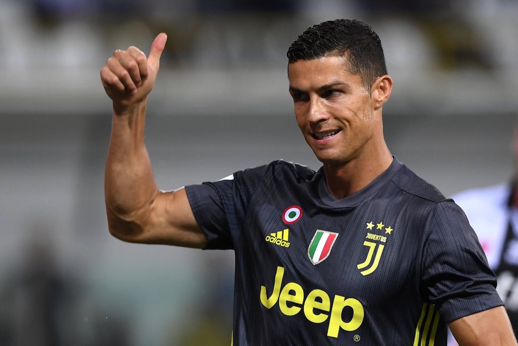 Pakistan'da her yıl 100 bin insanın 'kirli sular' yüzünden hayatını kaybediyor.

Cristiano Ronaldo, Pakistan'ın baraj fonu için 15 milyon sterlin bağışta bulunduğunu açıkladı.

👏👏