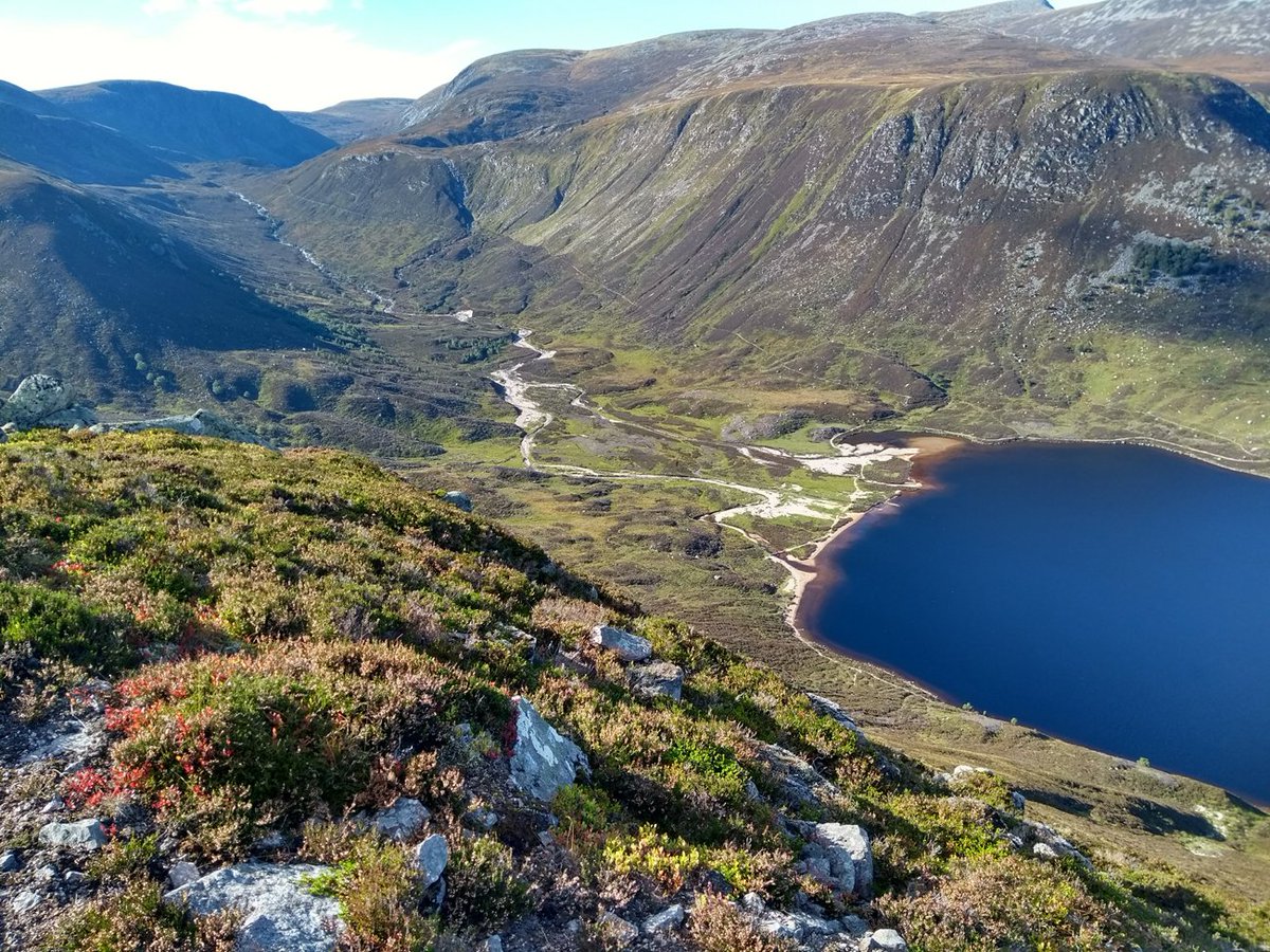 Eyrieman's tweet photo. #LochMuick looking beautiful yesterday on the return leg of the Capel Mounth - Glen Muick to #GlenClova - via #BroadCairn. Another fabulous day in the #CairngormsNationalPark https://t.co/t0zfXBlX77