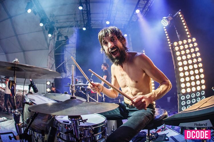 sidonie_'s tweet photo. Lo de ayer en el @dcodefest fue MAGIA. Gracias por entregárnosla con tanto amor.

Foto del público y de Axel: @XaviTorrent 
Foto de Marc y Jes: @clep00

#MaravillosoMadrid
#Sidonie20Años https://t.co/HzHaBEABm0