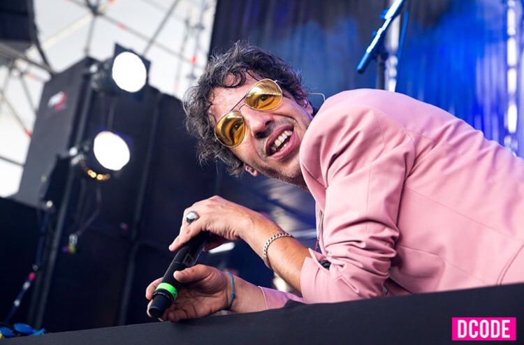 sidonie_'s tweet photo. Lo de ayer en el @dcodefest fue MAGIA. Gracias por entregárnosla con tanto amor.

Foto del público y de Axel: @XaviTorrent 
Foto de Marc y Jes: @clep00

#MaravillosoMadrid
#Sidonie20Años https://t.co/HzHaBEABm0