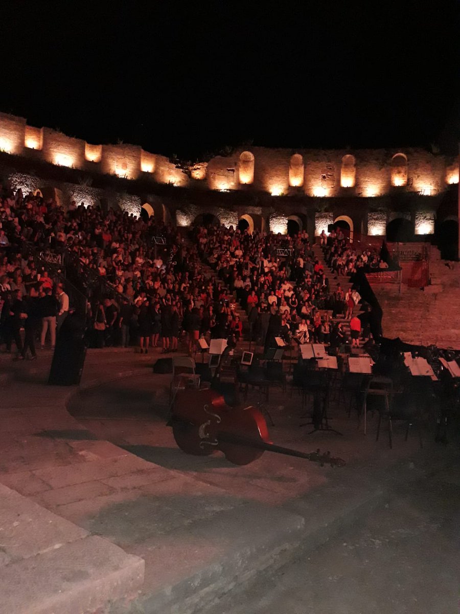 Ieri, grazie all'Orchestra Filarmonica di Benevento e al Balletto di Benevento il nostro teatro si è vestito a festa. Una serata magica! 
#ilfantasmadellopera #teatroromano #museivispi