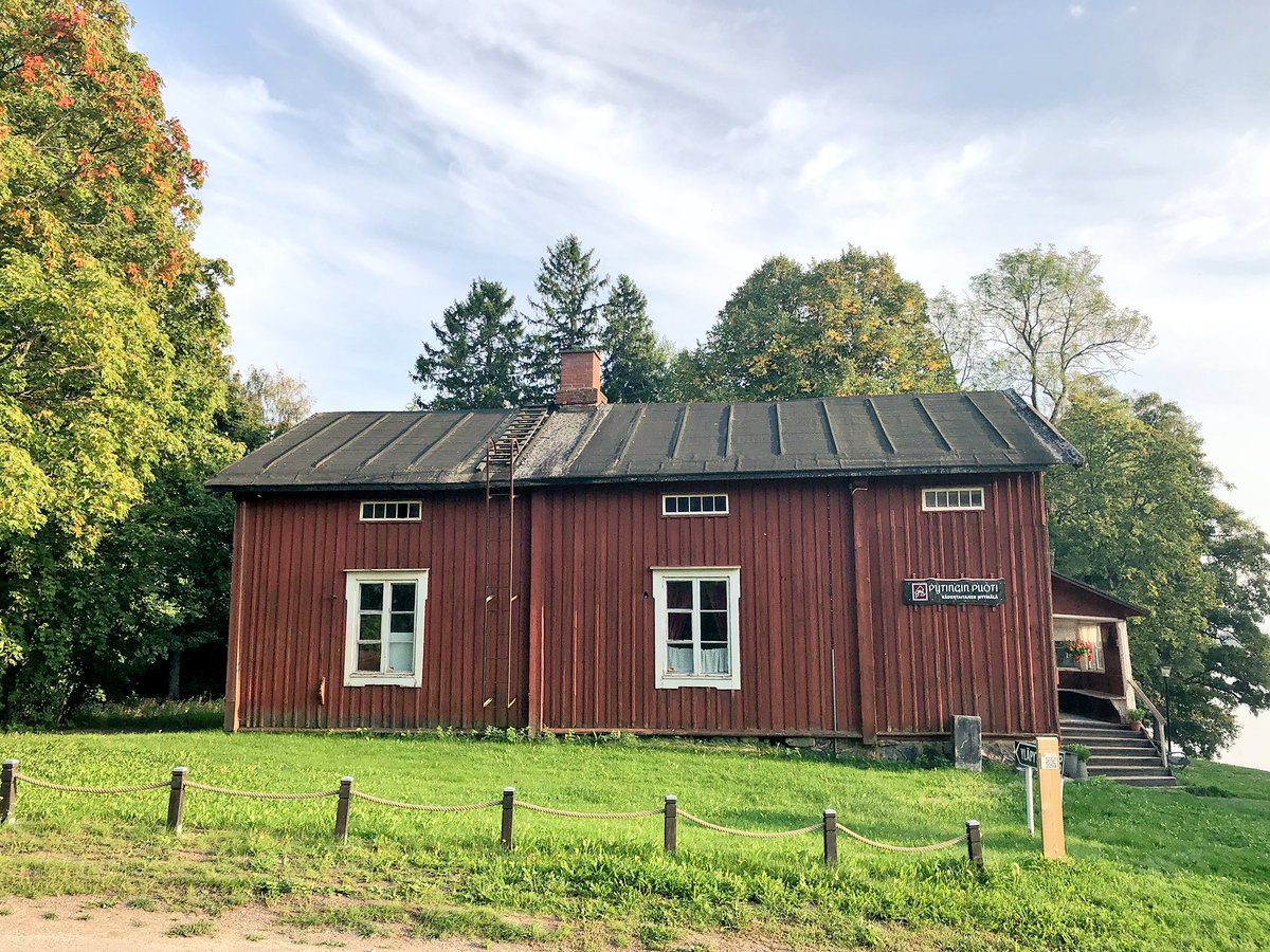 Suvisal0's tweet photo. Järvenpään Vanhankylänniemi. #tiiliholvikellari #kartano #pytinki #kirkkovene https://t.co/yiOFcK8Q61