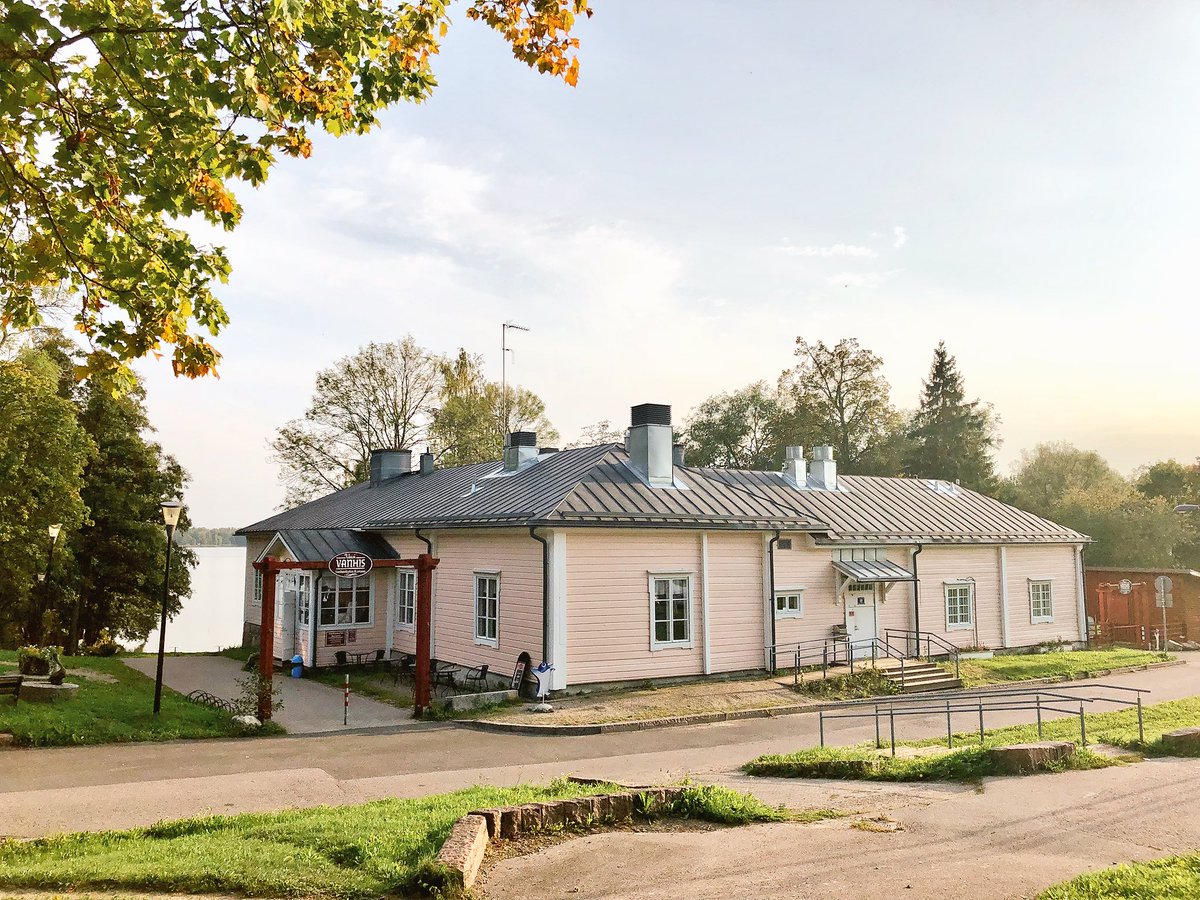 Suvisal0's tweet photo. Järvenpään Vanhankylänniemi. #tiiliholvikellari #kartano #pytinki #kirkkovene https://t.co/yiOFcK8Q61