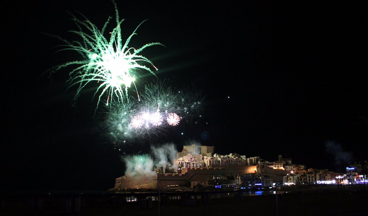 _peniscola's tweet photo. 🎆Fuegos artificiales para celebrar que Peñíscola está de fiesta 🎆
#FPP2018 #PeniscolaenFESTES #fireworks https://t.co/ACNDPOg5kF