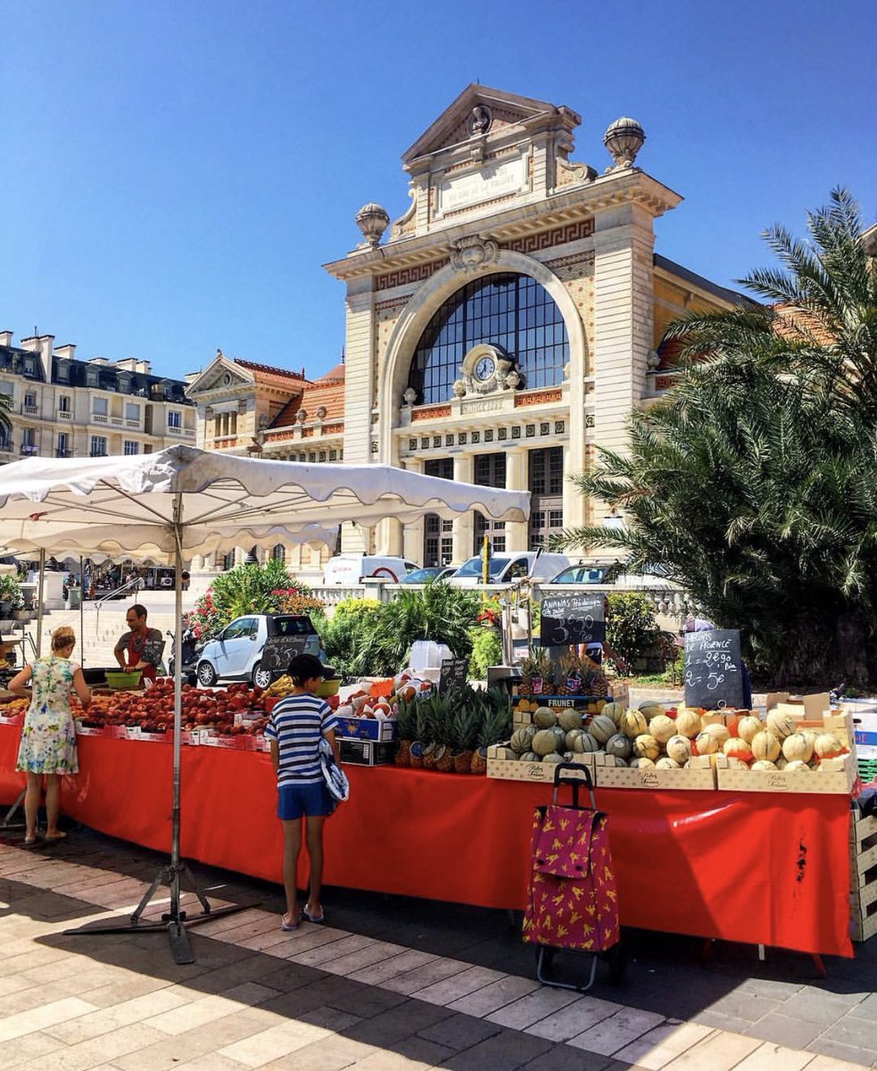 Dominiq_Estrosi's tweet photo. Avec ces belles couleurs du marché de la Libération je vous souhaite un bon dimanche ! 
#Nice #ILoveNice
📷 nicefrance_life (instagram) https://t.co/suW9GRxDbY