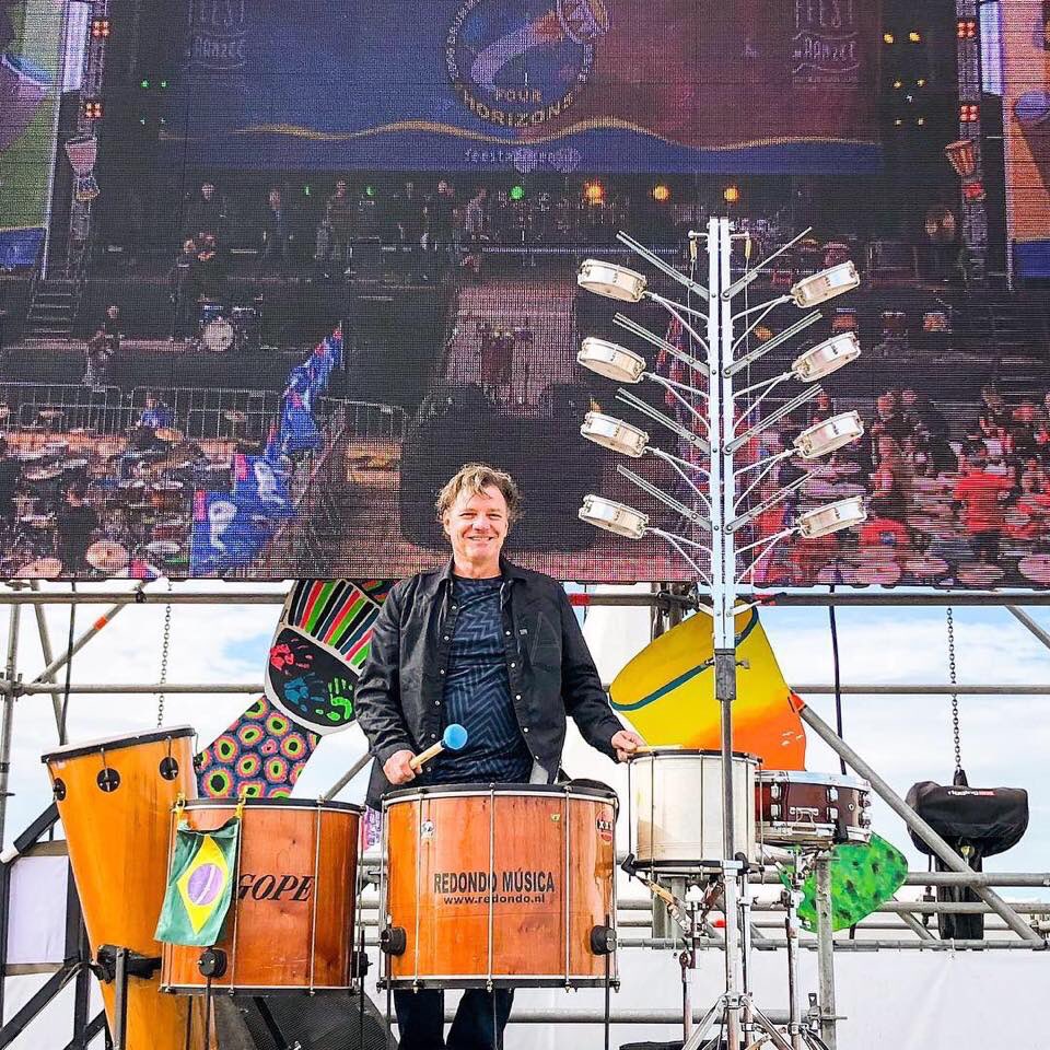 Alaorxs's tweet photo. 2000 drummers playing together in Scheveningen. Breaking a world record today @CesarZuiderwijk 🥁🎶 #2000drummers https://t.co/bir5LMscgX