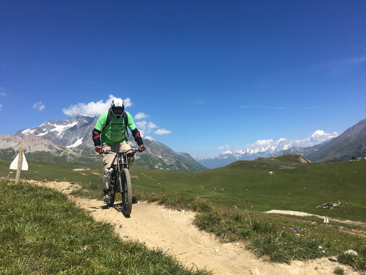 UpAndOutPads's tweet photo. Oh the summer mountain biking! #Tignes is spectacular all year round.... Pad availability dates now live on the calendar for 18-19 winter! @tignesofficiel https://t.co/mYfyfEMTth