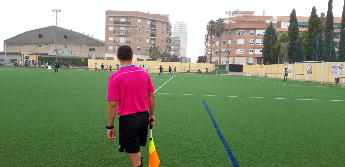 Empieza a llover fuerte en Valencia. Las nuestras siguen cayendo en La Torre por 2-0.