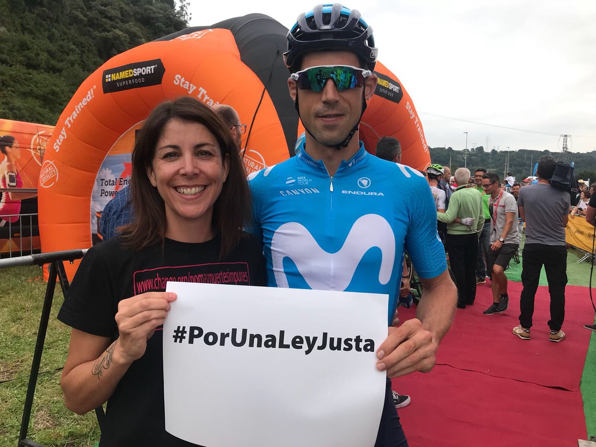 Movistar_Team's tweet photo. Varios ciclistas de Movistar Team han acompañado este domingo a @ANNAGONZALEZLO1 en su visita a #LaVuelta18, recordándonos la importancia de proteger la vida del ciclista. Sepas, Anna, que nos tienes de tu lado, ahora y siempre. #PorUnaLeyJusta #vadepersonas https://t.co/uRhgzRXZM6