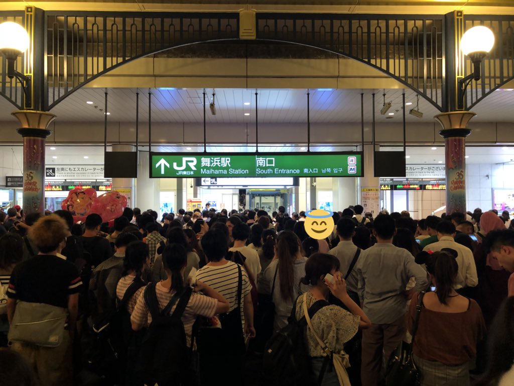 ざっく 写真垢 京葉線舞浜駅は入場規制 ディズニーランドからのバスは激混み そんな時はシーのバス乗り場から乗ると良いです 19 30時点で葛西方面のバスに並ばず乗れました その後ランドに行くので ランドからはほとんど乗れません Tdr ざっく 写真垢 京葉線舞浜駅は入場規制 ディズニーランドからのバスは激混み そんな時はシーのバス乗り場から乗ると良いです 19 30時点で葛西方面のバスに並ばず乗れました その後ランドに行くので ランドからはほとんど乗れません Tdr