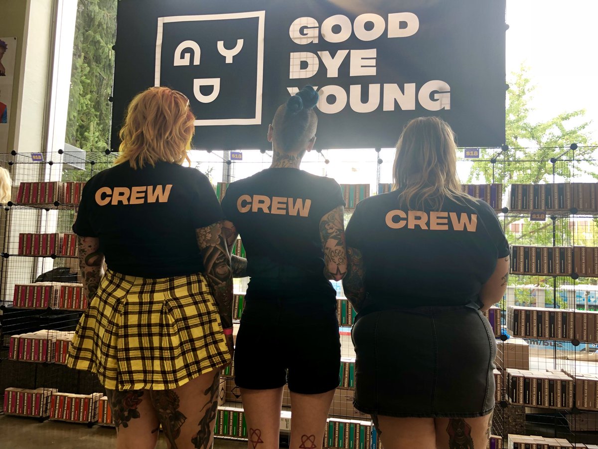 crownbflo's tweet image. This weekend was so fun. #GDYtillWeDie #ArtAndFriends