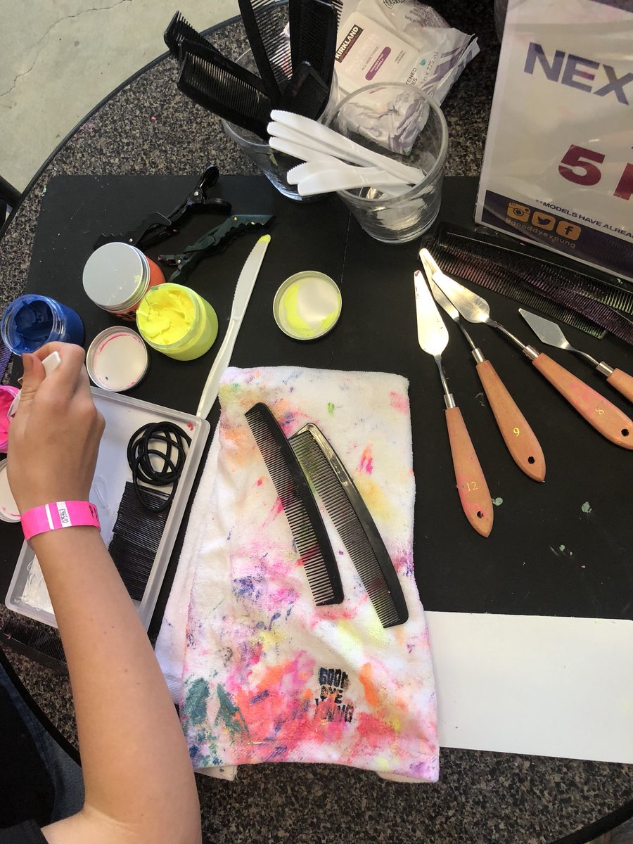 crownbflo's tweet image. This weekend was so fun. #GDYtillWeDie #ArtAndFriends