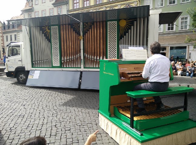 Prediger_EF's tweet photo. Zum deutschen #Orgeltag: jetzt die Chance etwas Besonderes auf dem Fischmarkt in #Erfurt zu erleben. Vor allem zu hören...
EKMNews@ https://t.co/5RT1fS9OvT