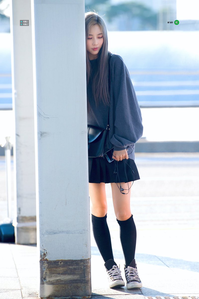 mylightforce's tweet photo. Eyachan's cause of death:
SiYoo's long legseuuuu 😍💓
photo cr to: Lullaby and My Way PC
#DRECATCHER #드림캐쳐 @hf_dreamcatcher https://t.co/Is7W7gqvSb