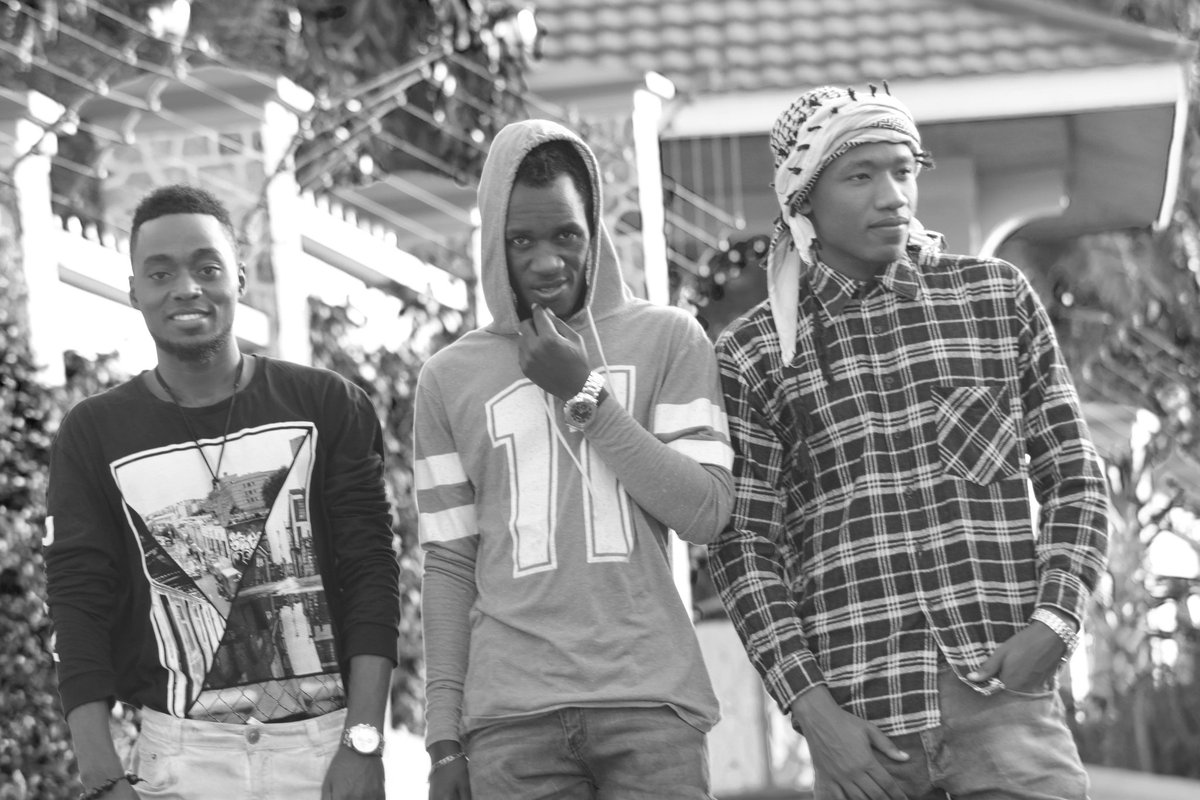 SasaBasiKitaa's tweet photo. Jina: Kundi la Ambitious linaloundwa na vijana watatu; Zephania Elias, Peter Rafael na Fareed Said.
Wimbo : Sasa Basi
Kwanini wameandika huu wimbo? "Lengo ni kuonesha athari ya mimba za utotoni na matokeo hasi, mf. kukatisha masomo na ndoto
#Swissembassytz
#saharaconsult
#fasdo https://t.co/qboY2LzOCY