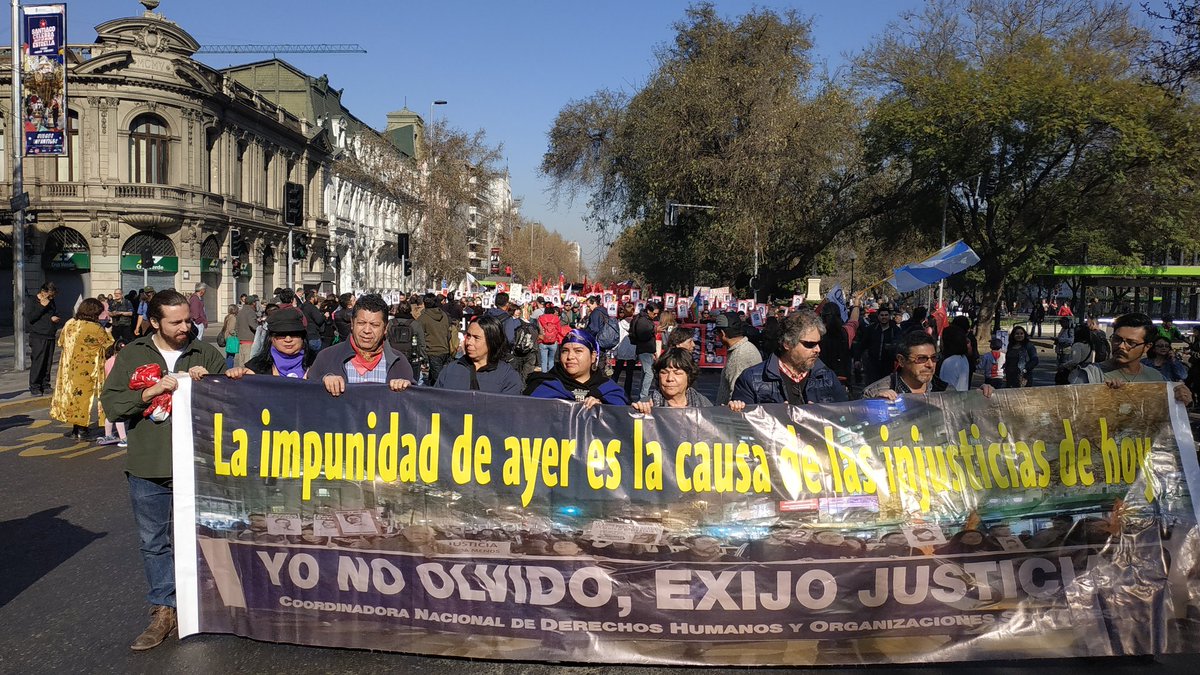 ConfeCobre's tweet photo. Ahora | A 45 años del golpe de Estado y del inicio de la dictadura cívico-militar en nuestro país, comienza marcha en Santiago de Chile | ¡Seguimos resistiendo, Chile exige verdad y justicia ahora! ¡Impunidad jamás! #CTCPresente! 💪 https://t.co/oAu7raZDAO